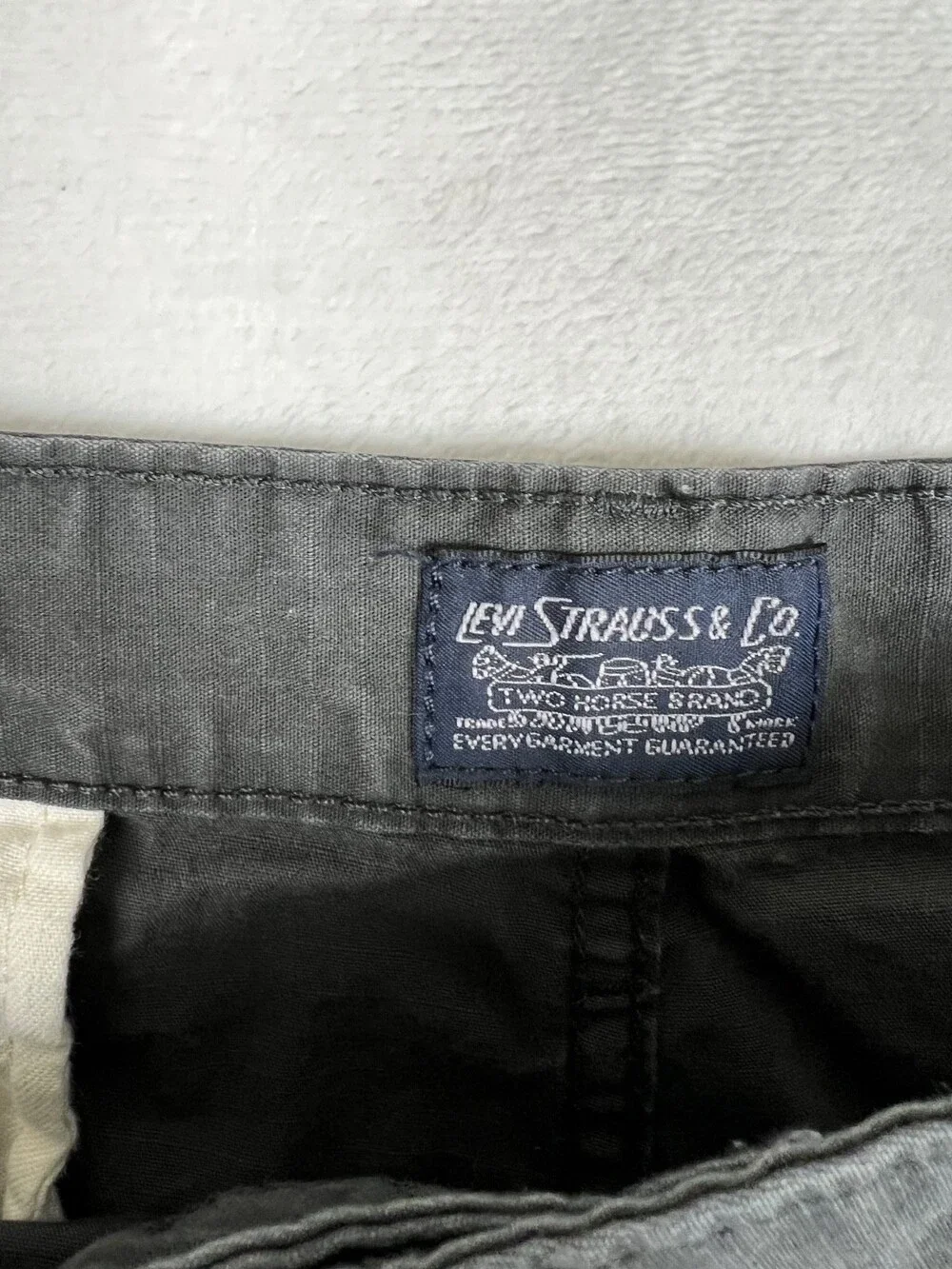 Leviâs Gray Cargo Shorts Size 38 Ripstop Y2K Baggy